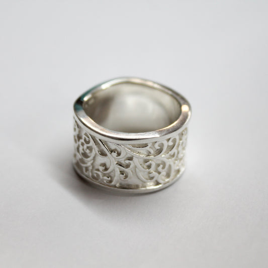 Beyond Southern Gates Silver Southern Oak Hampton Ring with Large Band